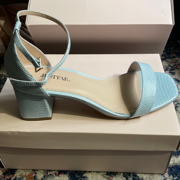 Baby blue sandal brand new never worn in box - Picture 1 of 4